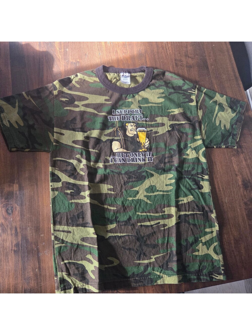 Camo deer hunting graphic T shirt size Medium